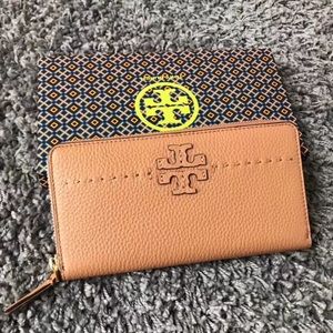 🌹Authentic Tory Burch Wallet With Box🌹